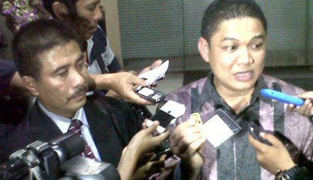 195589_presiden-direktur-raihan-jewellery--muhammad-azhari--kanan--_663_382