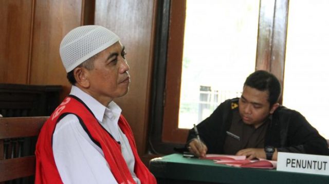 pak-haji-penipu-calon-jamaah-umra-umroh-surabaya_20150511_185145