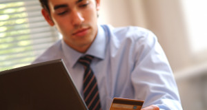 Belanja menggunakan kartu kredit