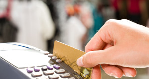 Belanja menggunakan kartu kredit